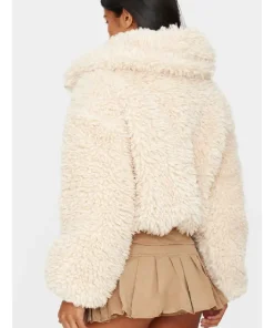 CREAM FAUX FUR POCKET DETAIL CROP JACKET (1)